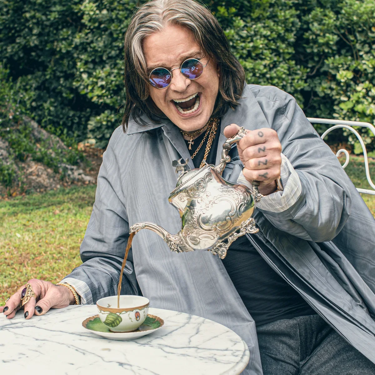 Ο Ozzy Osbourne την ώρα του τσαγιού