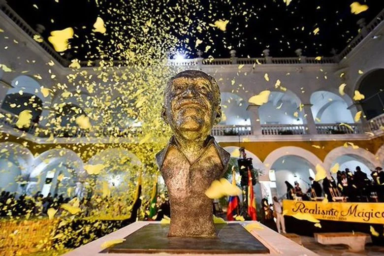 Η τελετή αποχαιρετισμού του Gabriel García Márquez στο Palacio de Bellas Artes της Πόλης του Μεξικού, με κίτρινες πεταλούδες