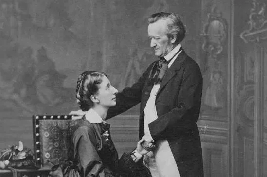 Ο Richard Wagner όρθιος, με το χέρι στον ώμο της Cosima, που κάθεται και τον κοιτάζει