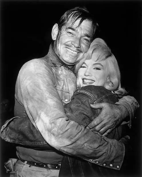 Ο Clark Gable και η Marilyn Monroe στα γυρίσματα της ταινίας «The Misfits» στη Νεβάδα