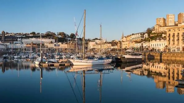 Άποψη του λιμανιού του Torquay στο Devon, της γενέτειρας της Agatha Christie
