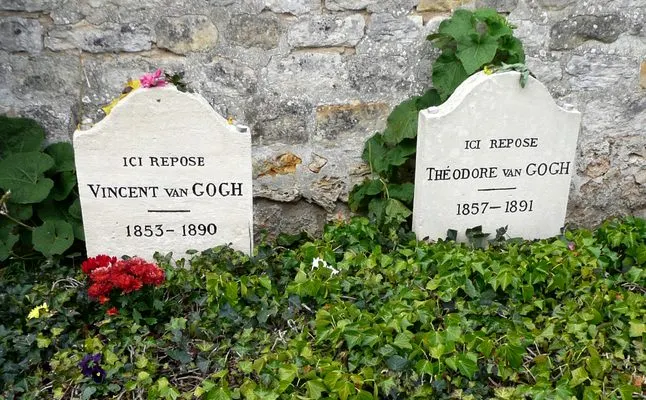 Κοντινή φωτογραφία των τάφων του Vincent van Gogh και του Theo van Gogh στο Auvers-sur-Oise
